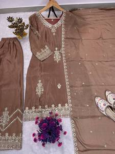 La Mejor Ropa Festiva de Estilo Indio, Colección de Diseñador en Seda Chinon Pura con Bordado y Lentejuelas, Traje Sharara - Product Image 2