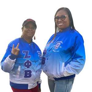 เสื้อแจ็คเก็ตบอมเบอร์ผ้าซาตินสีซีด ยี่ห้อ Zeta Phi Beta ปักลายด้านหลังด้วยไหมเชนีล สำหรับชมรมนักศึกษากรีก  แบบยูนิเซ็กซ์ คุณภาพพรีเมียม - Product Image 4