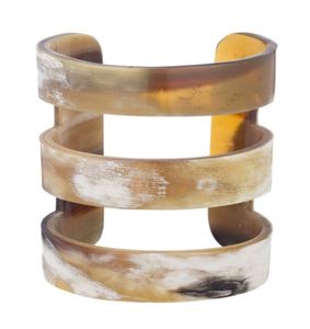 Brazalete de cuerno de búfalo hecho a mano con acabado pulido natural para accesorios de moda elegantes y uso diario. - Product Image 3