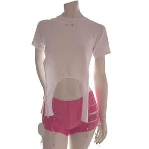 Ensemble T-shirt sans manches en coton blanc pour femme avec découpes latérales et short rose – Respirant, uni, pull-over d'été - Product Image 4