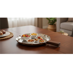 Plateau de service en métal au design classique élégant et luxueux avec poignées et bord ondulé pour la décoration de mariage et de la maison - Personnalisable - Product Image 3