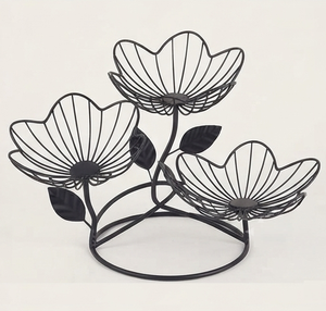 Ensemble élégant de paniers à fruits en fil métallique avec un design en forme de fleur pour le rangement et la présentation dans la cuisine - Product Image 2