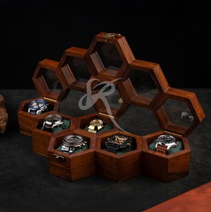 Caja de Madera HexaVault para Exhibición de Relojes, Organizador de Relojes de 5 Ranuras con Diseño de Panal de Abeja, Estuche de Almacenamiento de Relojes y Joyas de Lujo Hexagonal Moderno - Product Image 3