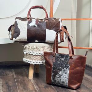 Conjunto de bolsa de viaje y bolso de mano de piel de vaca hecha a mano para mujer combo de bolso de hombro y de noche - Product Image 4