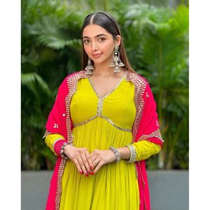 Vestido de Noche de Diseñador WW, Amarillo, Talla L, 700g, con Pantalón Elegante y Hermosa Dupatta para Fiestas - Product Image 2