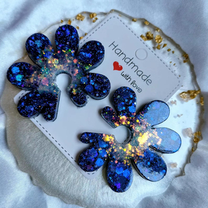 Pendientes de Resina con Flores Hechas a Mano, Diseño de Galaxia Azul con Brillo, Juego de Regalo de Lujo - Product Image 1