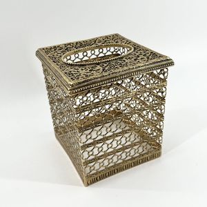 Caja de pañuelos metálica hecha a mano con diseño artístico único para decoración de hogar de lujo y uso como regalo. - Product Image 5