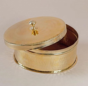 Majestic, recipiente de latón martillado con textura profunda, completo con tapa a juego y remate redondo. Disponible a precio de mayorista. - Product Image 3