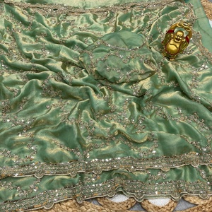 Sari de Seda Royal Pure Space con Bordado Original de Cuentas Doradas, Borde con Diseño de Corte Exclusivo, Blusa Elegante y Lujosa, Sari Premium para Fiestas - Product Image 1