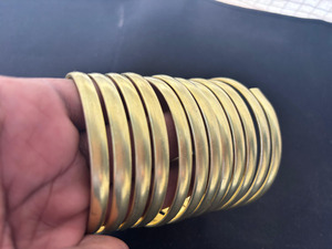 Brazaletes de metal enrollado de latón hechos a mano, brazalete espiral ajustable estilo bohemio, joyería étnica tribal para mujer - Product Image 2