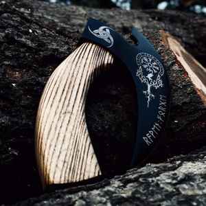 Cuchillo para Pizza Vikingo Personalizado de Primera Calidad, Forjado a Mano, con Mango de Madera de Grado Industrial, Estilo Hacha - Product Image 4