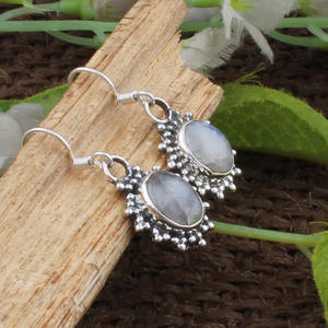 ต่างหูเงินแท้ 925 ทำมือ ประดับมูนสโตนสีรุ้ง พร้อมพลอยสีน้ำเงินธรรมชาติ ต่างหูแบบห้อย งานฝีมือ ต่างหูวินเทจ - Product Image 2