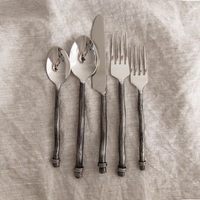 Ensemble de couverts en acier inoxydable au design minimaliste pour la maison, la salle à manger, la table de restaurant et les accessoires de cuisine modernes