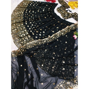 Lehenga Choli Negro Bordado de Diseño Heera Creation, Talla M, para Bodas, Hecho de Poliéster - Product Image 2