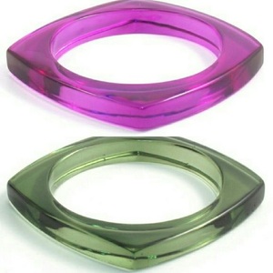 Brazaletes de Resina Hechos a Mano Únicos para Mujeres Modernas, Brazalete Multicolor con Diseño de Ángel, Elegante y Moderno para Fiestas Casuales - Product Image 3