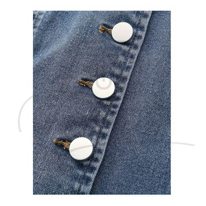 Top court en jean sablé tendance 2026 pour femme, grande taille, décontracté, coupe courte, respirant, avec personnalisation à faible MOQ - Product Image 4