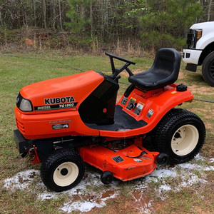 Tondeuse autoportée Kubota pour l'entretien des grandes pelouses et jardins agricoles - Product Image 1