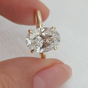 Bague de fiançailles en or jaune massif 18 carats avec diamant de laboratoire ovale solitaire à double griffe |   Diamant CVD Poli pour Monture Cathédrale - Product Image 2