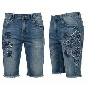 Fabricante de Shorts de Mezclilla con Pedrería, Maquinaria Avanzada, Mano de Obra Experta y Sistemas de Calidad - Product Image 1