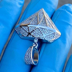 Pendentif en moissanite forme diamant, style hip-hop luxueux, collier audacieux pour homme, bijou tendance. - Product Image 4