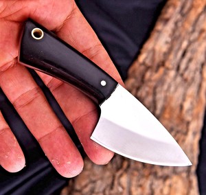 Cuchillo EDC de hoja fija personalizado, mango de cuerno negro, funda de cuero, OEM personalizable, hoja completa de acero 12c27, industrial - Product Image 4