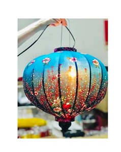 Lanterne en soie suspendue avec cadre en bambou et motif de fleurs pour une utilisation intérieure et extérieure - Product Image 2