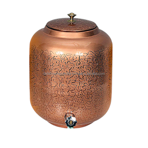 Distributeur d'eau en cuivre pur fabriqué à la main de pot d'eau de qualité supérieure de conception classique avec des avantages ayurvédiques pour la santé pour l'hôtel à la maison - Product Image 3
