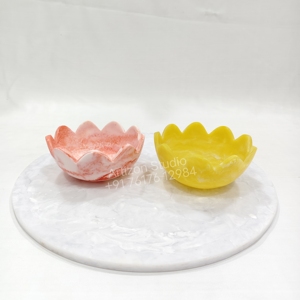 Plato de Resina con Efecto de Piedra Arenisca Moderno, con Tonos Neutros Orgánicos para Hogares Minimalistas y Decoración de Mesa Elegante - Product Image 2
