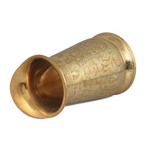 Pichet en laiton artisanal, écologique et durable, 1100 ml, finition dorée, design moderne et luxueux pour la maison, le bureau et les fêtes - Product Image 4