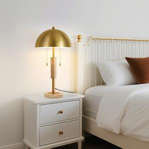 Lámpara de Mesa de Latón Hecha a Mano con Patrón Grabado para Decoración Clásica de Mesa - Product Image 4