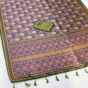 Sari de Seda Zarna Premium VASTRA COTTAGE con Vibrante Estampado Floral Digital, Elegante Borde Zari y Borlas Hechas a Mano - Product Image 4