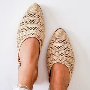 Mules en raphia faites à la main : Pantoufles d'été marocaines - Product Image 1