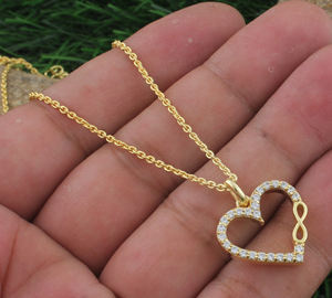 Collar con Colgante de Corazón Pequeño de Plata de Ley 925 Chapado en Platino, Estilo Vintage Minimalista con Gema de Circonita Cúbica, Marca SHREE JAIPUR - Product Image 1