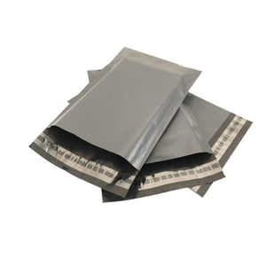 Sacs d'expédition en polyéthylène imprimés sur mesure avec fermeture adhésive, imperméables, pour la vente au détail et le commerce électronique - Product Image 4