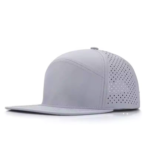 Casquette Snapback Rouge et Blanche OEM ODM à 6 Panneaux avec Broderie Logo Personnalisé Visière Plate Style Athlétique Urbain - Product Image 3