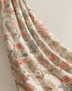 ผ้าคลุมบูบูลายดอกทิวลิปสีแดงเข้ม ผ้าเครปวิสโคสสีขาวสตาร์ค ผ้าเครปขอบลายพฤกษศาสตร์ซูริ สีเทอร์ราคอตต้าและสีแดงเข้ม - Product Image 5