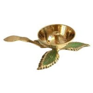 Base de latón con forma de estrella de cinco puntas para el soporte del Diya Akhand, para el templo del hogar, disponible a precios de mayorista. - Product Image 2