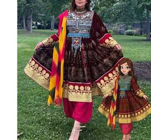 Robe culturelle afghane écologique pour femmes, manches longues, longueur genou, avec dentelle à la taille naturelle et broderie tribale authentique - Product Image 5