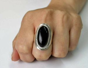Bague artisanale en onyx noir, pierre précieuse naturelle, argent, unisexe, bijou audacieux - Product Image 1