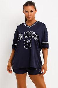 ชุดเซ็ตเสื้อยืดโอเวอร์ไซส์และกางเกงขาสั้นสำหรับผู้หญิง สไตล์สปอร์ต คอวี พิมพ์ลายตัวเลข สตรีทแวร์ รับผลิตแบบ OEM ODM ขายส่ง - Product Image 2