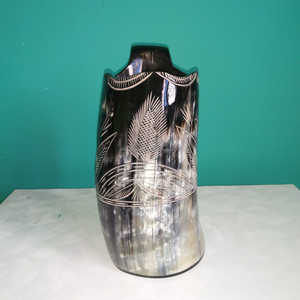 Mug à bière en corne de bœuf Viking sculpté à la main, grand format, poli, corne naturelle, à prix avantageux - Product Image 3