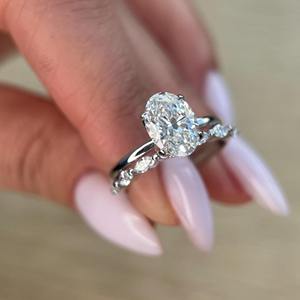 Ensemble de bague de fiançailles solitaire ovale de 2,50 carats en or 14 carats avec diamant de laboratoire et alliance de mariage en diamant marquise, certifié IGI - Product Image 2