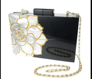 Pochette pour femme en résine peinte à la main, imitation nacre et ornée de perles dorées, pour mariage et soirée - Product Image 3