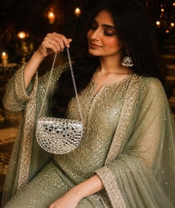Pochette de soirée élégante en métal argenté rectangulaire, ornée de miroirs et de pierres Kundan, pour mariages et événements festifs - Product Image 1