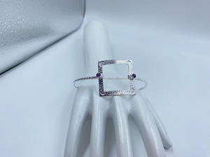 Pulsera de plata tallada intrincadamente con piedra de perla elegancia minimalista para ocasiones especiales accesorio de moda - Product Image 1