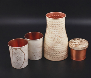 Service à eau en cuivre avec deux verres à boire, bouteille réutilisable pour boissons, vaisselle de table pour la maison, le bureau et les voyages - Product Image 4