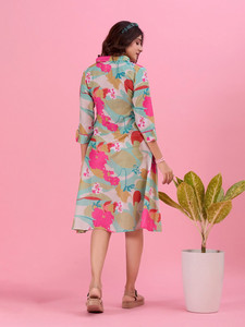 Vestido midi informal de verano hecho a mano en India, estilo vintage, con cuello en V, estampado floral, de crepé, con tiras, para mujer, estilo imperio. - Product Image 5