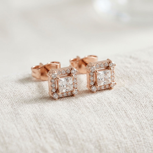 Boucles d'oreilles clous en or rose pour femme, diamant taille princesse, halo géométrique carré, bijoux raffinés - Product Image 3