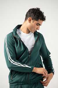 Survêtement décontracté deux pièces pour homme, de haute qualité, avec logo personnalisé, respirant, pour le sport et le jogging, avec techniques d'impression - Product Image 3