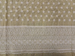 Tela de Algodón Amarillo Premium de Alta Demanda con Bordado Schiffli - Material con Diseño Floral Blanco y Borde Étnico Multicapa Pesado - Product Image 6